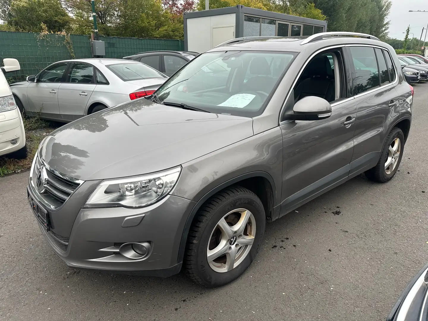 Volkswagen Tiguan HIGHLINE 4x4 2,0 TDI 170 PS VOLLAUSSTATUNG EURO 5 Grau - 1