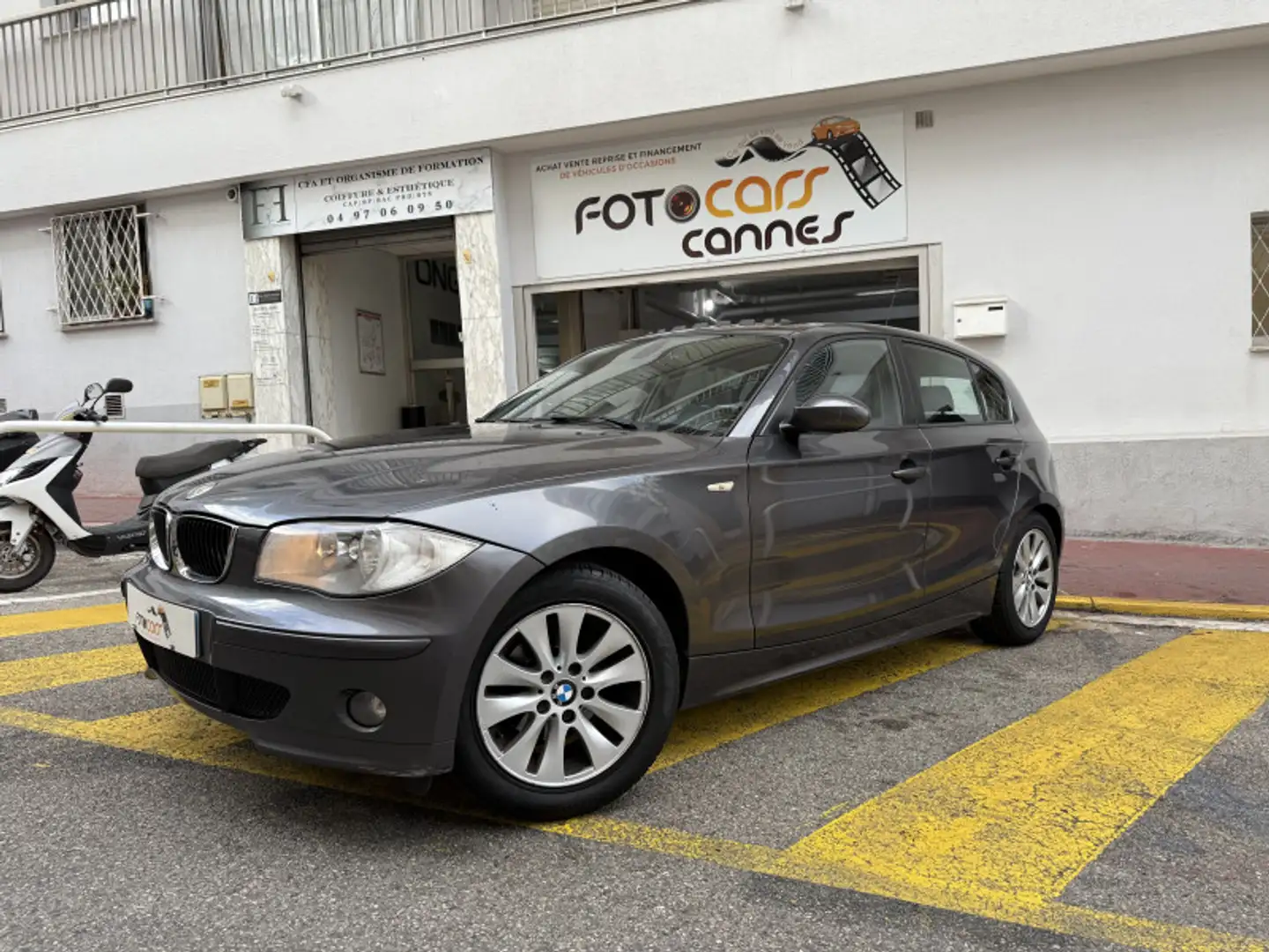 BMW 116 (E81/E87) 116I 115CH LUXE 5P Grau - 1