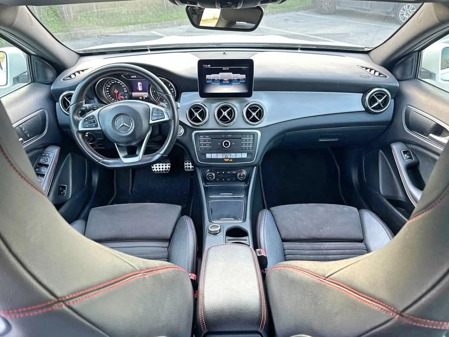 Mercedes-Benz GLA 220 d Premium auto Bianco - 2