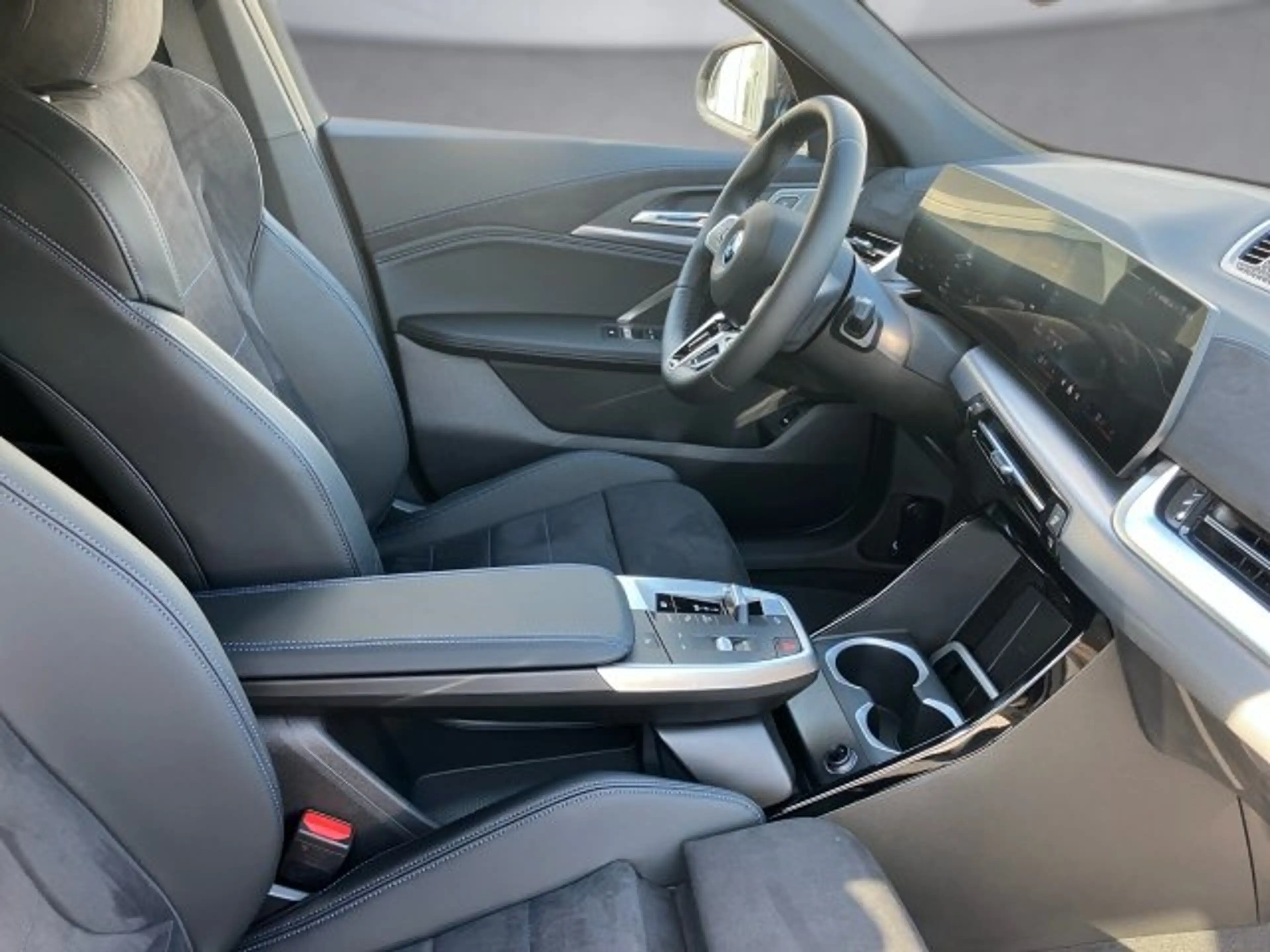 BMW iX2 eDrive 20 U10 — photo 8