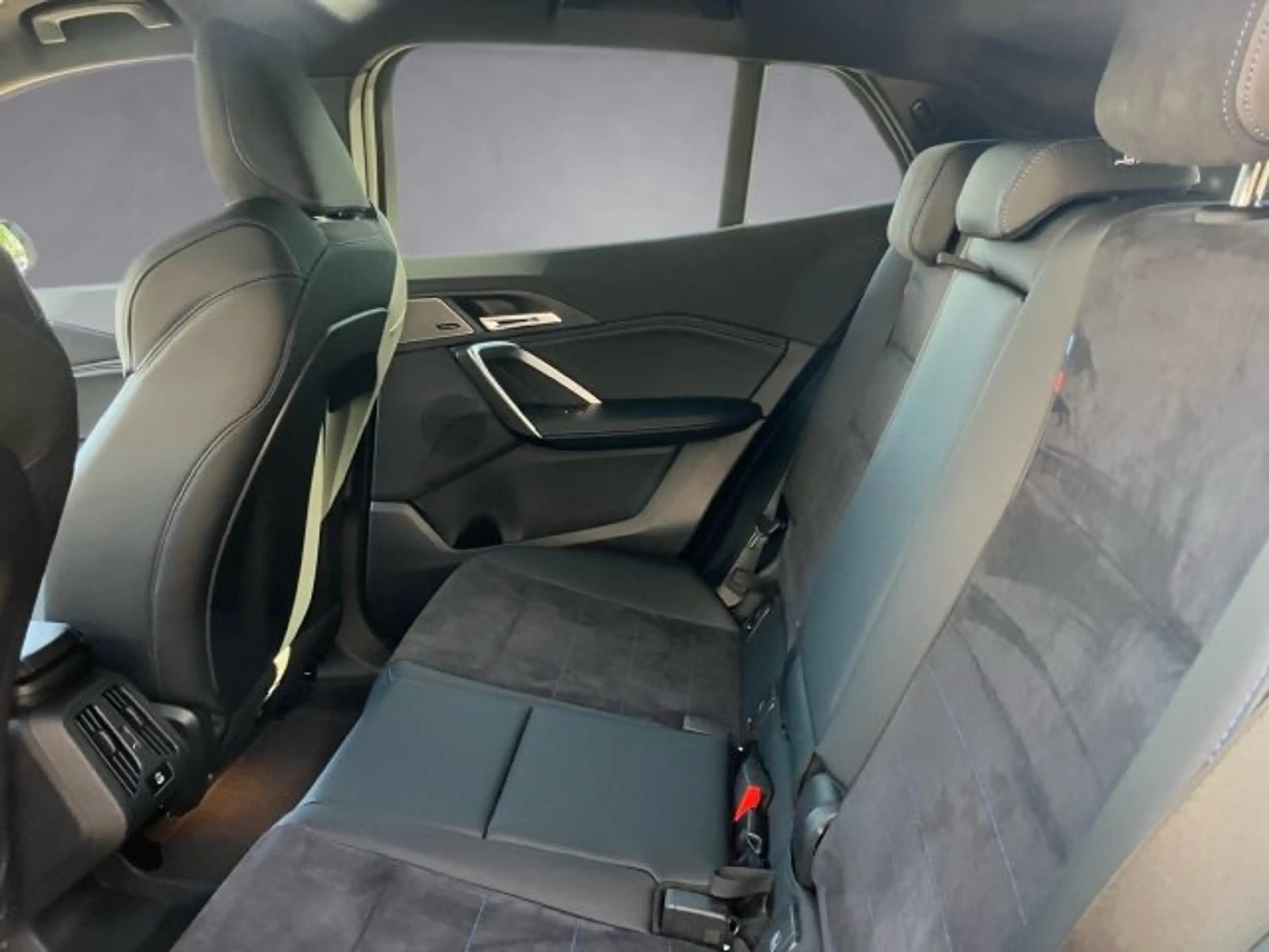 BMW iX2 eDrive 20 U10 — photo 10