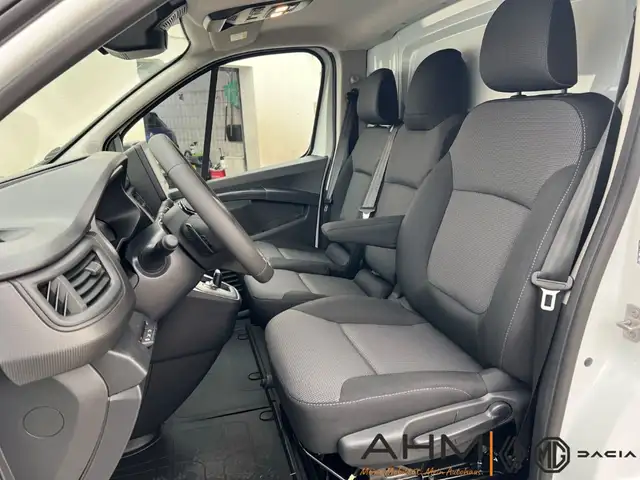 Renault Trafic view 11