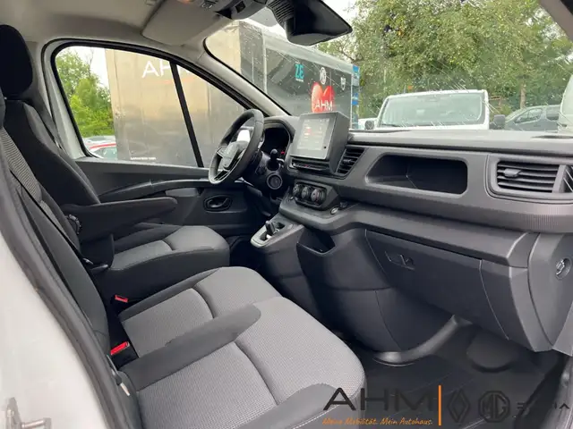 Renault Trafic view 14
