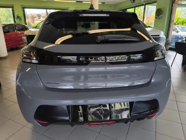 Peugeot 208 view 8