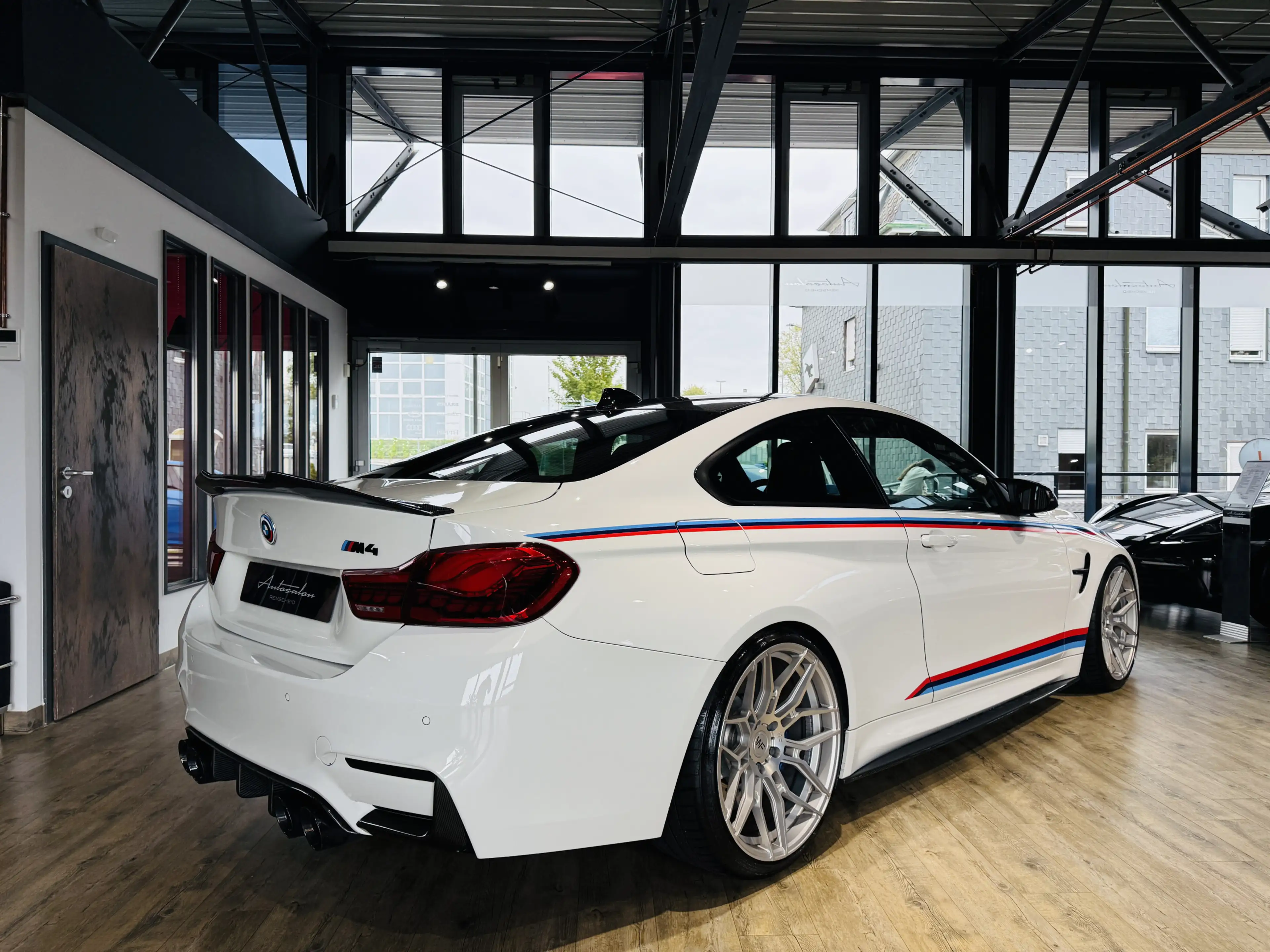 BMW M4 Coupé DKG*KW V3*OLED*20ZOLL WHEELFORCE* — photo 8