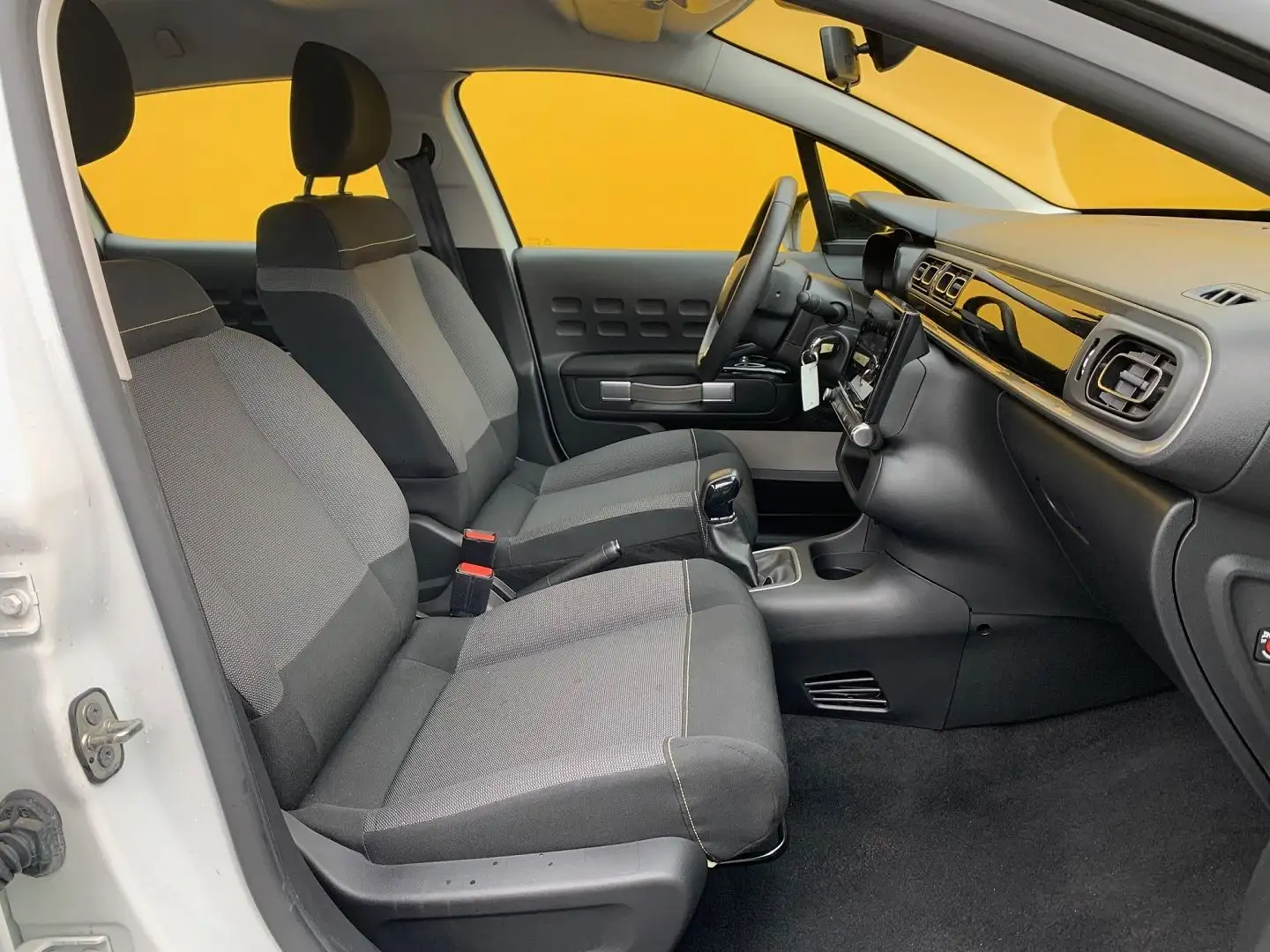 Citroen C3 1.2 PURETECH 83CH S\u0026S FEEL PACK Wit - 2