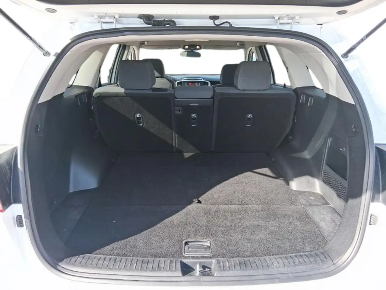 Kia Sorento снимка Kia Sorento