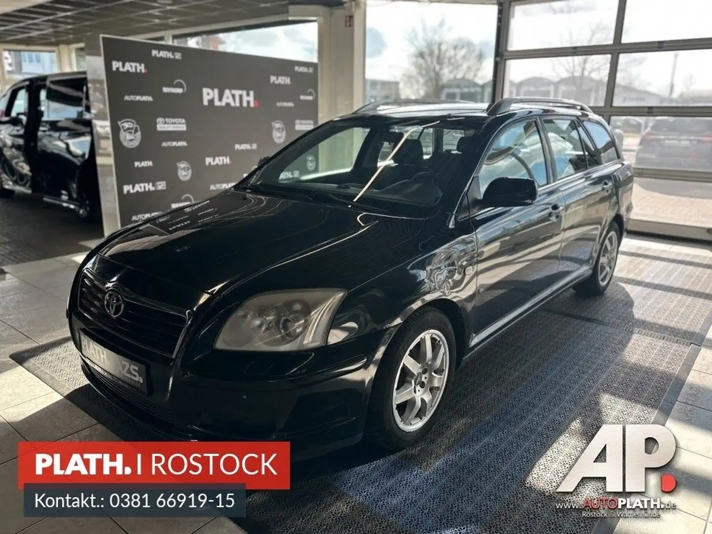 Toyota Avensis Kombi 1.8 Чорний - 1