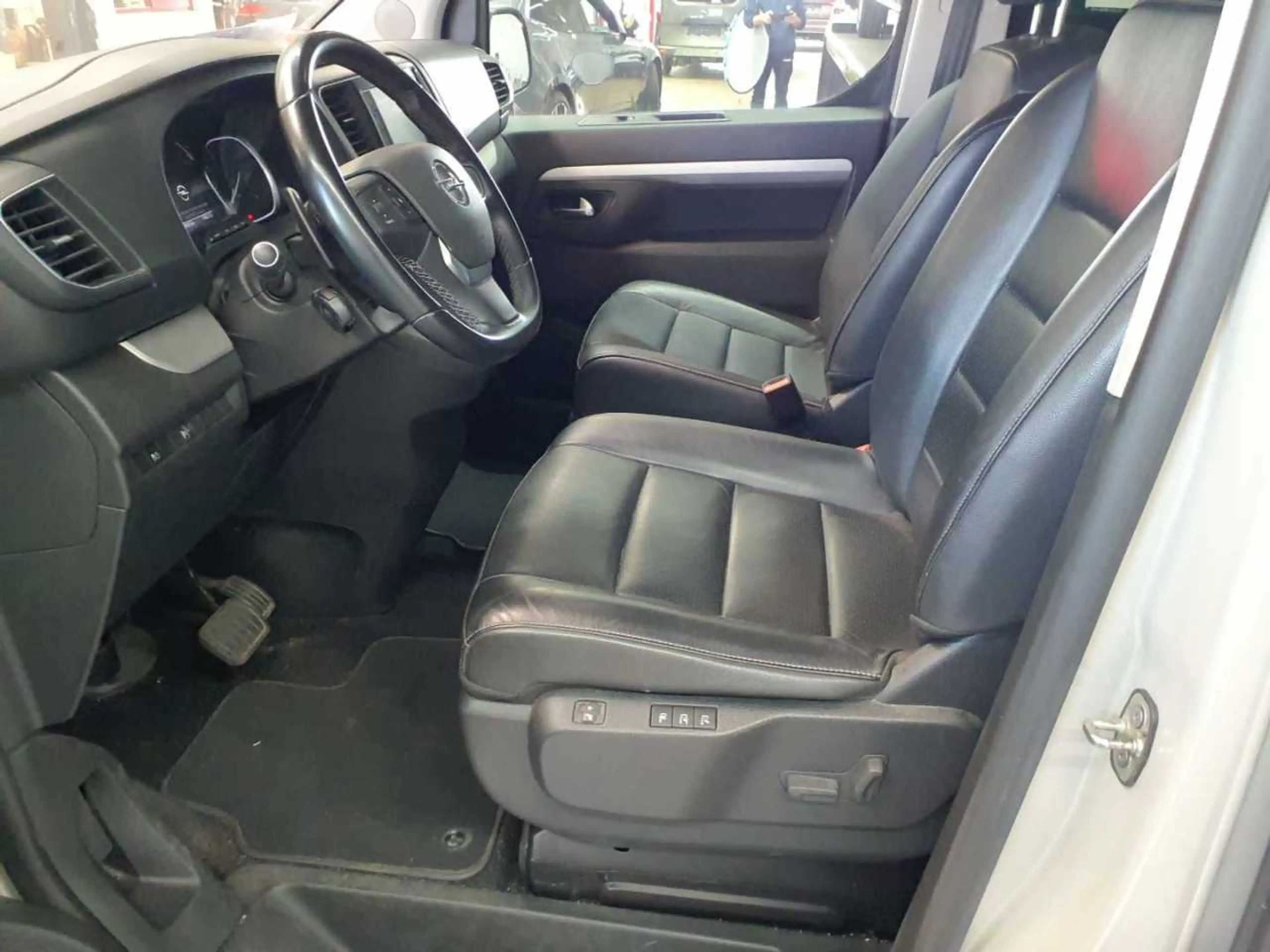 Opel Zafira Zafira Life 2.0D Aut. Leder StHz NAV AHK — photo 7
