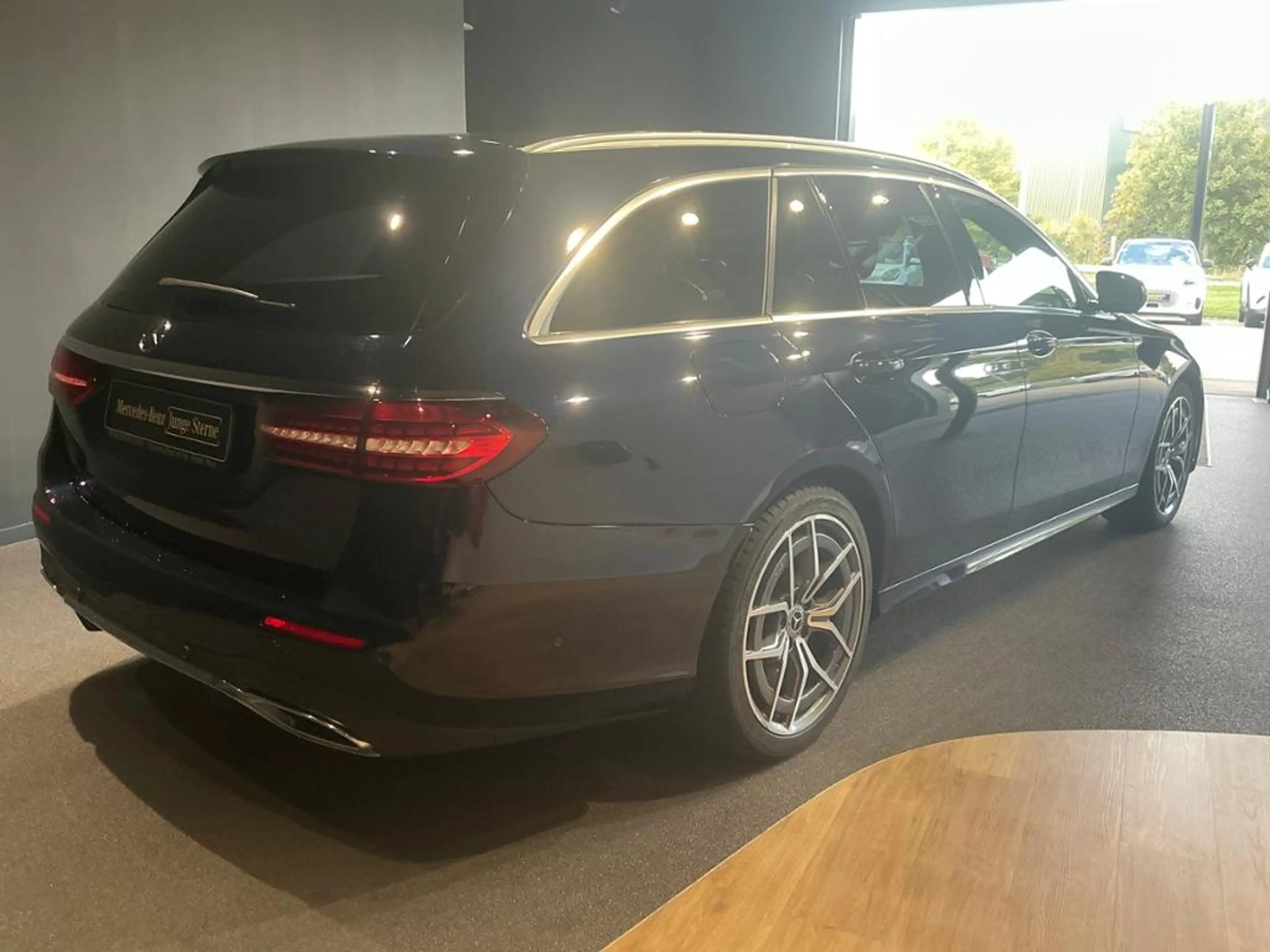 Mercedes-Benz E 400 d 4MATIC T-Modell AMG/AHK/MULTIB./360/NAVI — photo 7