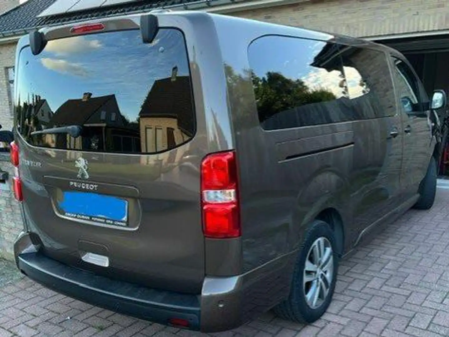 Peugeot Traveller Traveller L3 2.0 BlueHDi 180 EAT8 Allure Marrón - 1