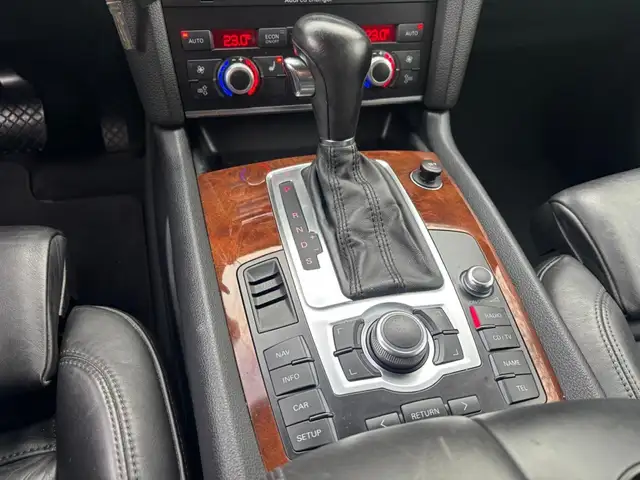 Audi Q7 view 15