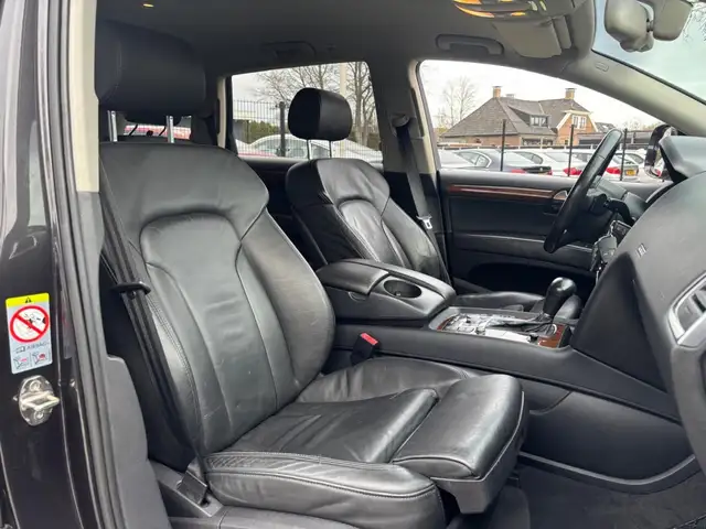 Audi Q7 view 13