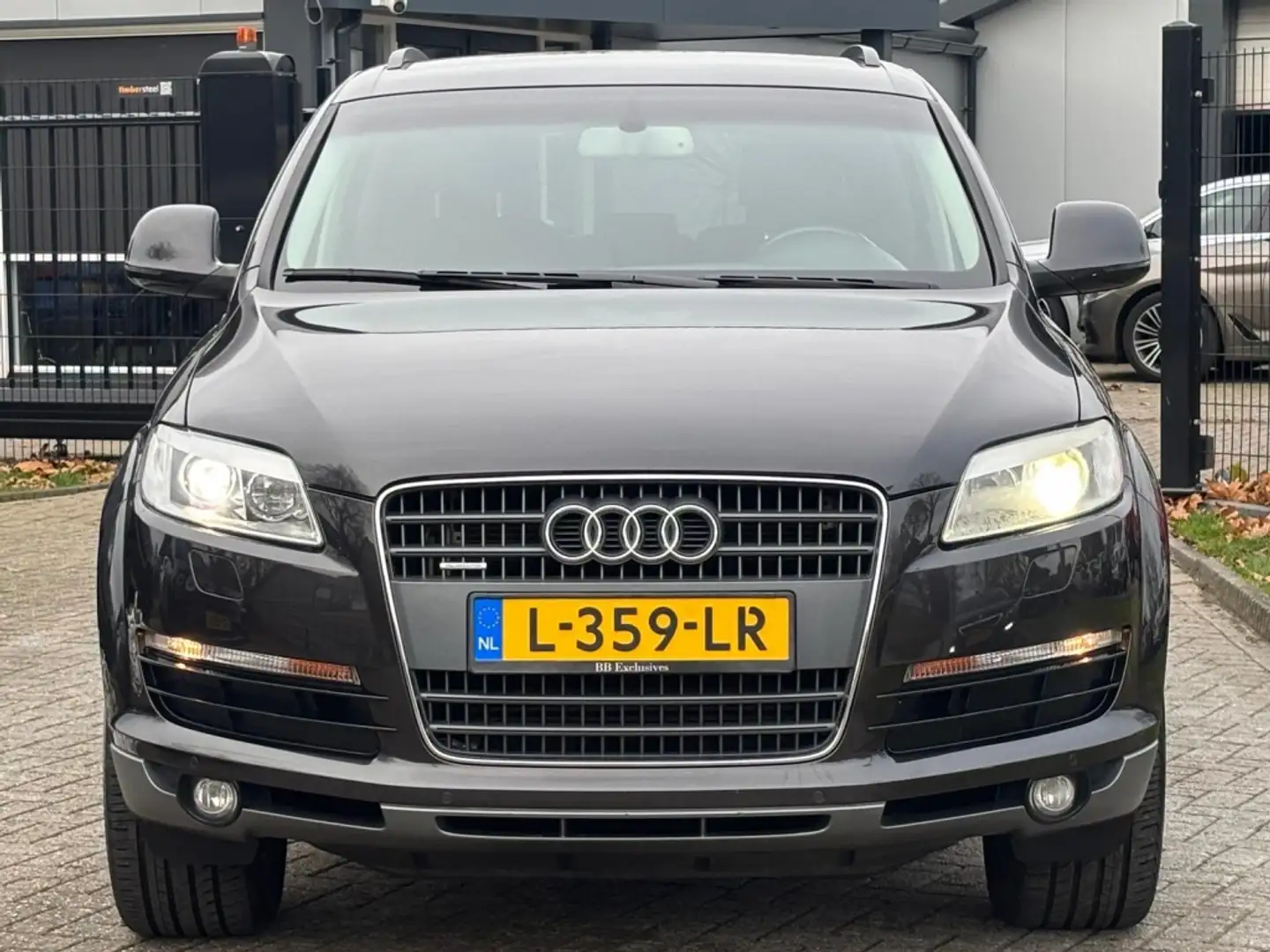 Audi Q7 4.2 FSI V8 Quattro 2006 Youngtimer Trekhaak Grijs - 2