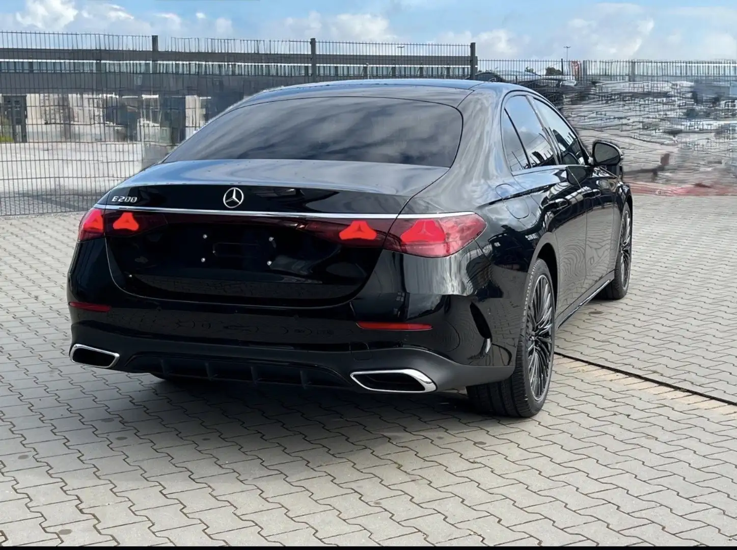 Mercedes-Benz E 200 9G-TRONIC Edition premium plus - 2