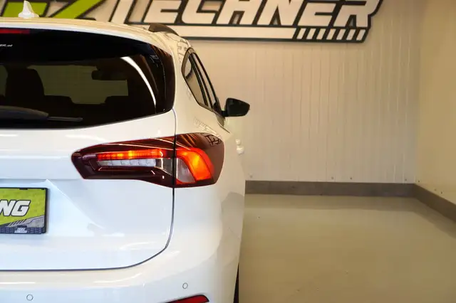 Ford Focus view 6