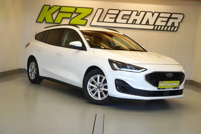 Ford Focus view 3