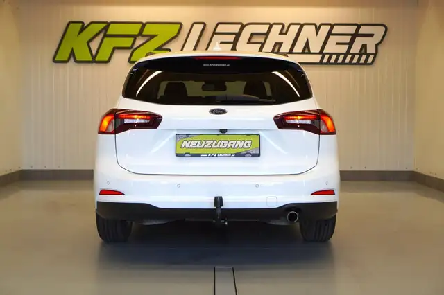 Ford Focus view 5