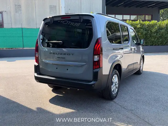 Peugeot Rifter view 3
