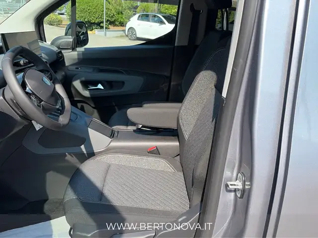 Peugeot Rifter view 12