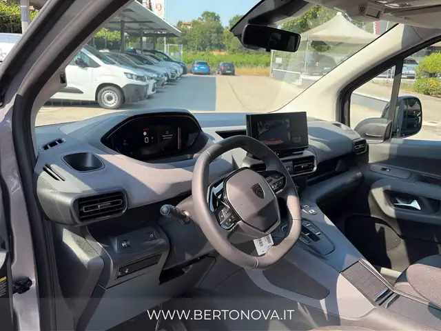 Peugeot Rifter view 11