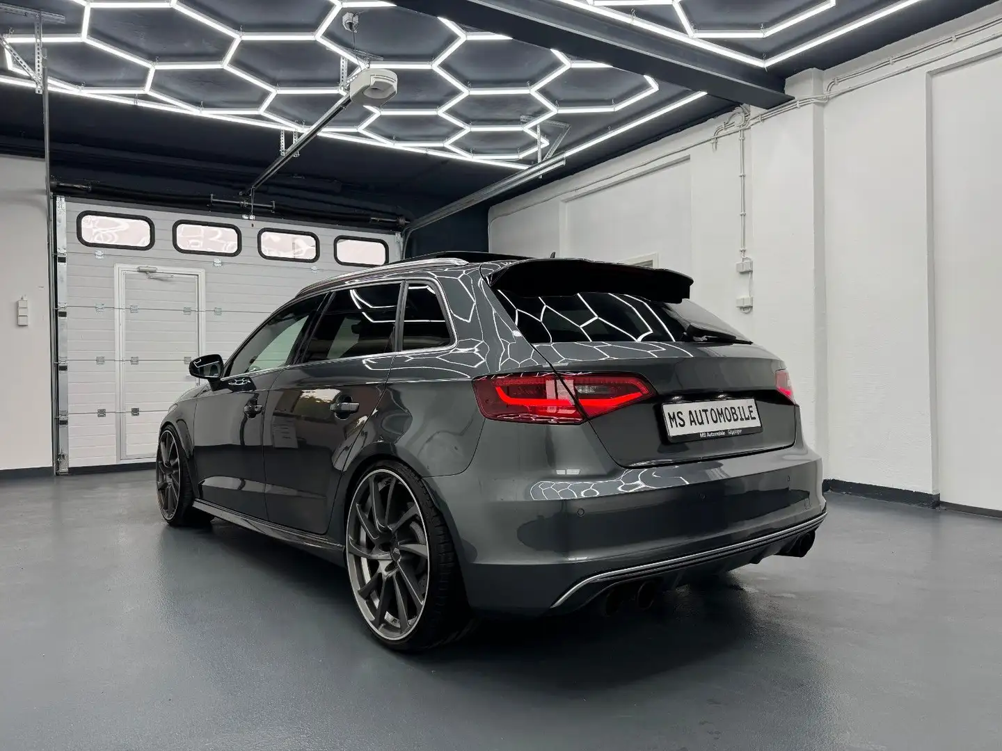 Audi S3 Sportback 2.0 TFSI quattro*ABT*RS-SITZE*PANO* Grau - 2