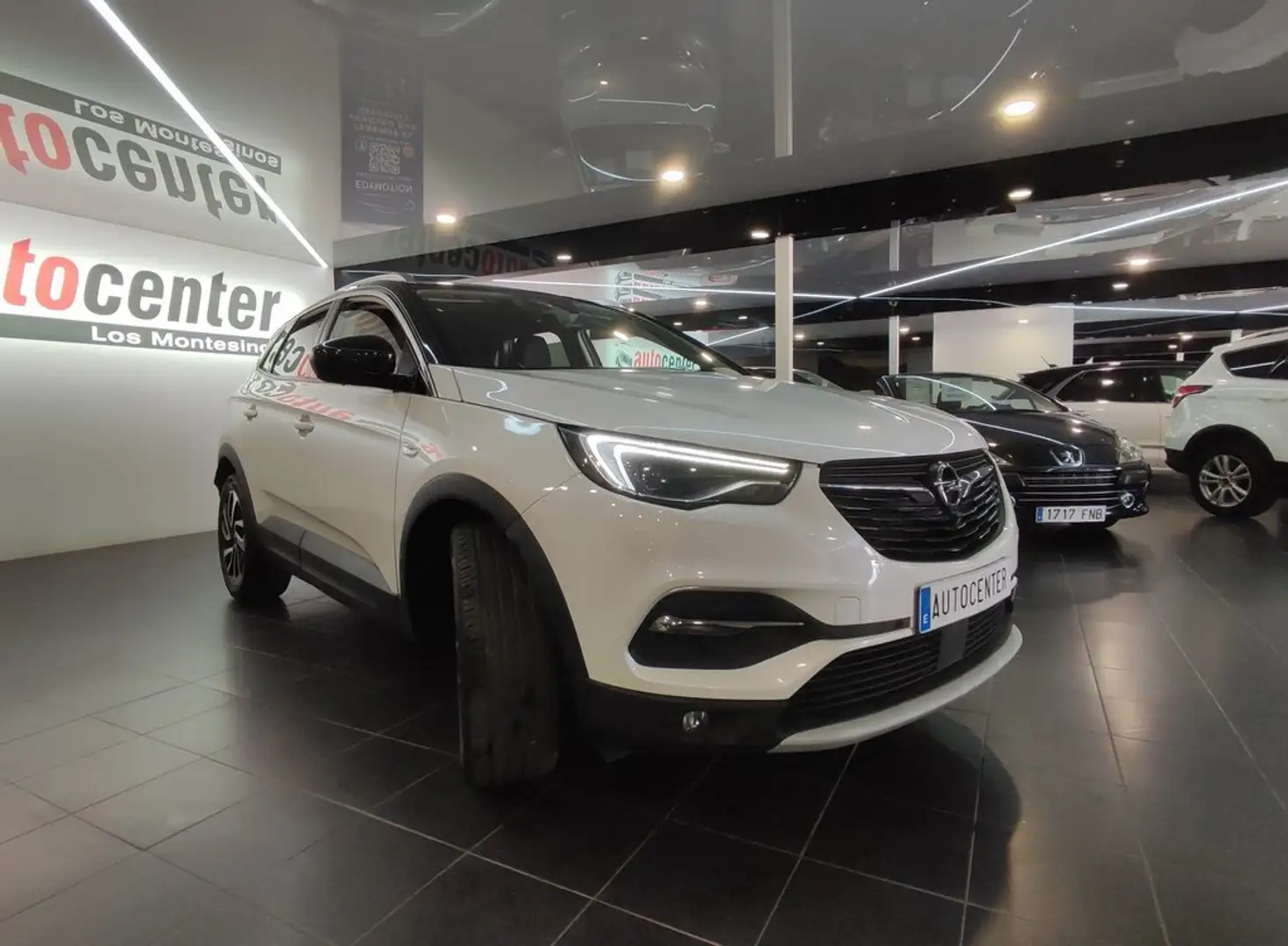 Opel Grandland X 1.2 Turbo Ultimate Auto Weiß - 2