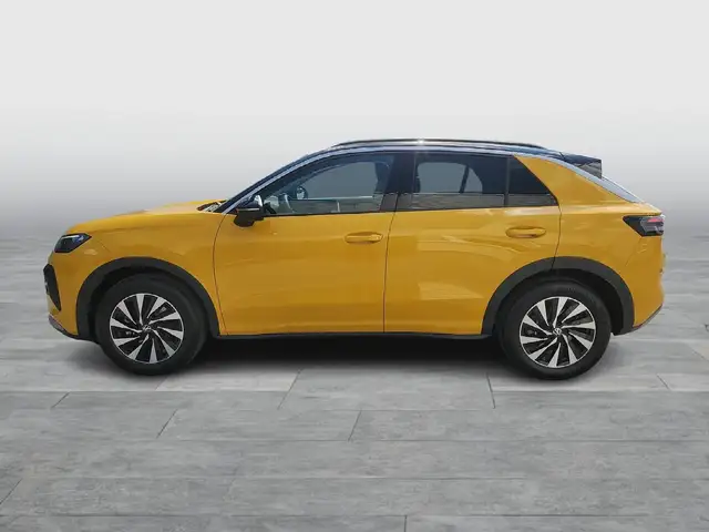 Volkswagen T-Roc view 3