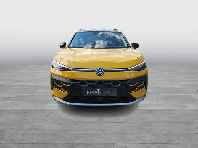 Volkswagen T-Roc view 2
