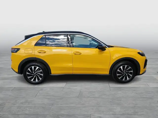 Volkswagen T-Roc view 6