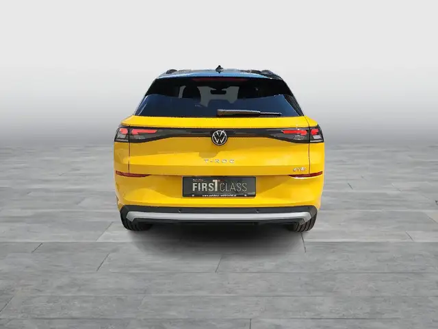 Volkswagen T-Roc view 5