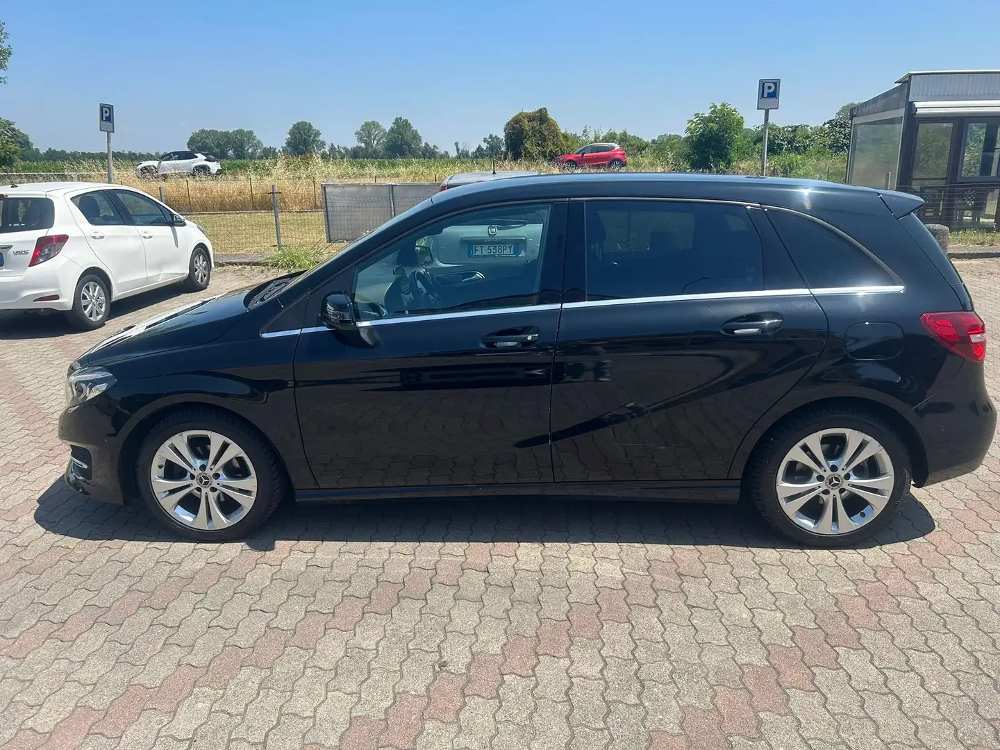 Mercedes-Benz B 180 B 180 d Automatic Sport Nero - 2