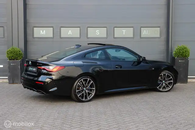BMW 4 Series view 8