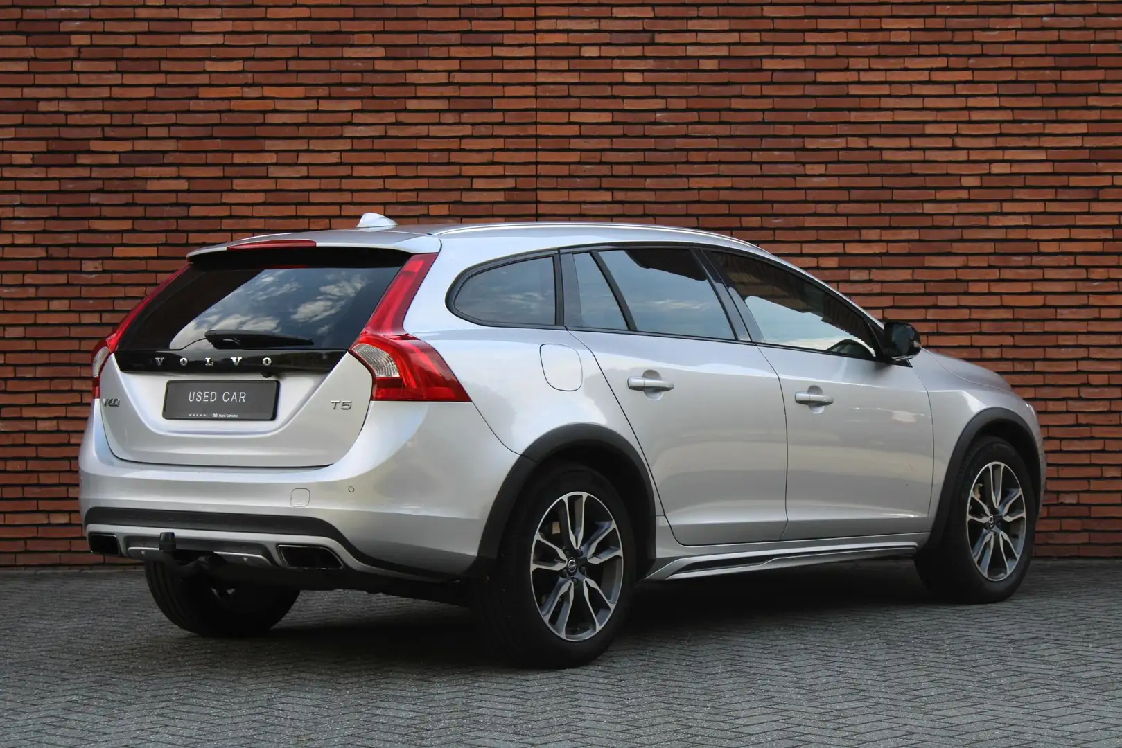 Volvo V60 Cross Country T5 Automaat Polar+ Luxury | Afneembare Trekhaak | Gris - 2