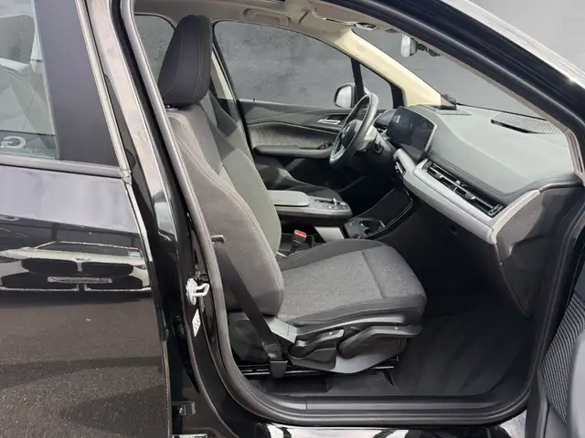 BMW 2 Series view 11