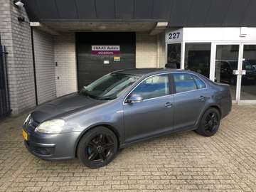 1.6 Comfortline / CLIMA / ALU VELGEN / SEDAN / NWE