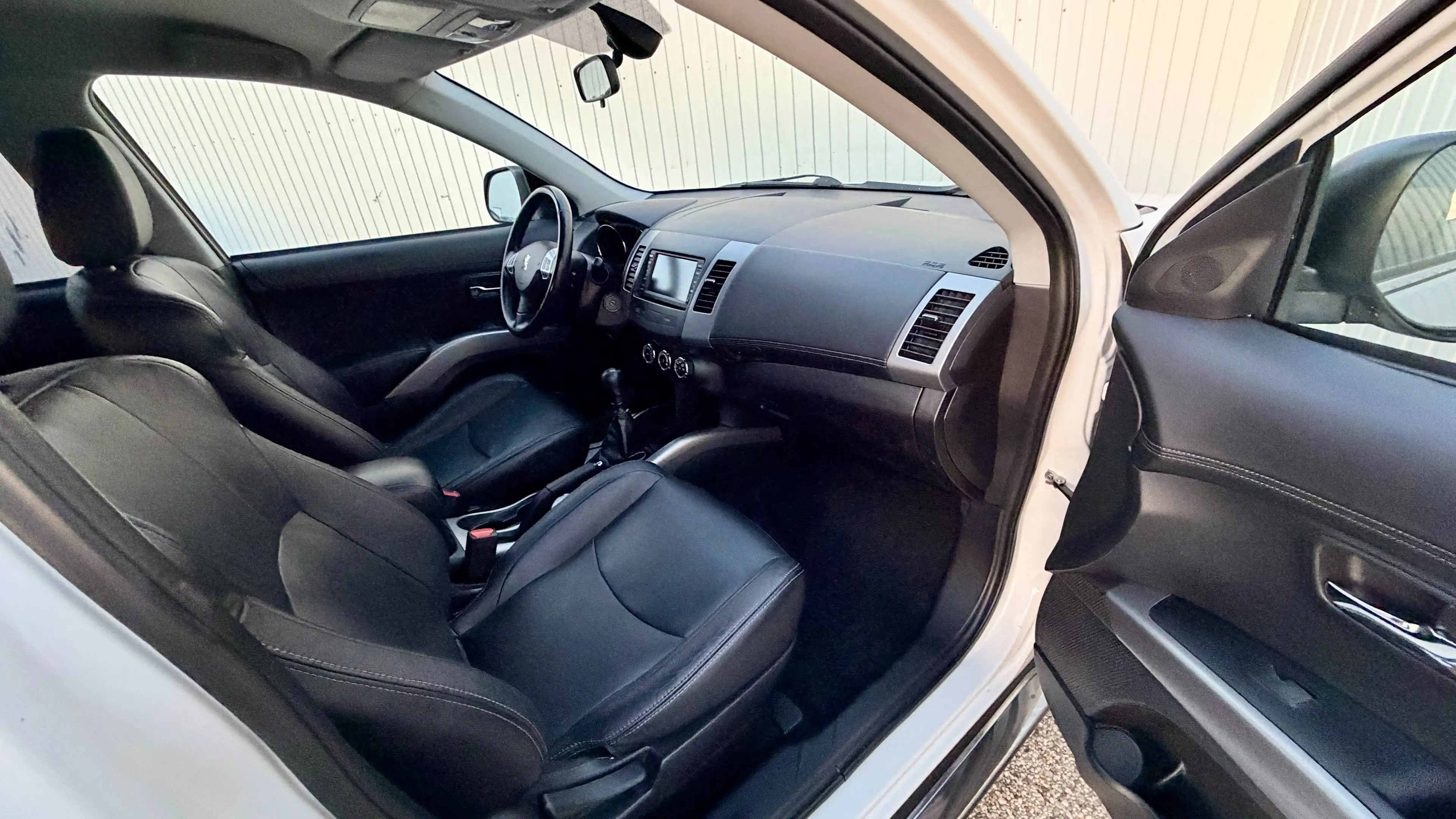 Peugeot 4007 Allure — photo 12