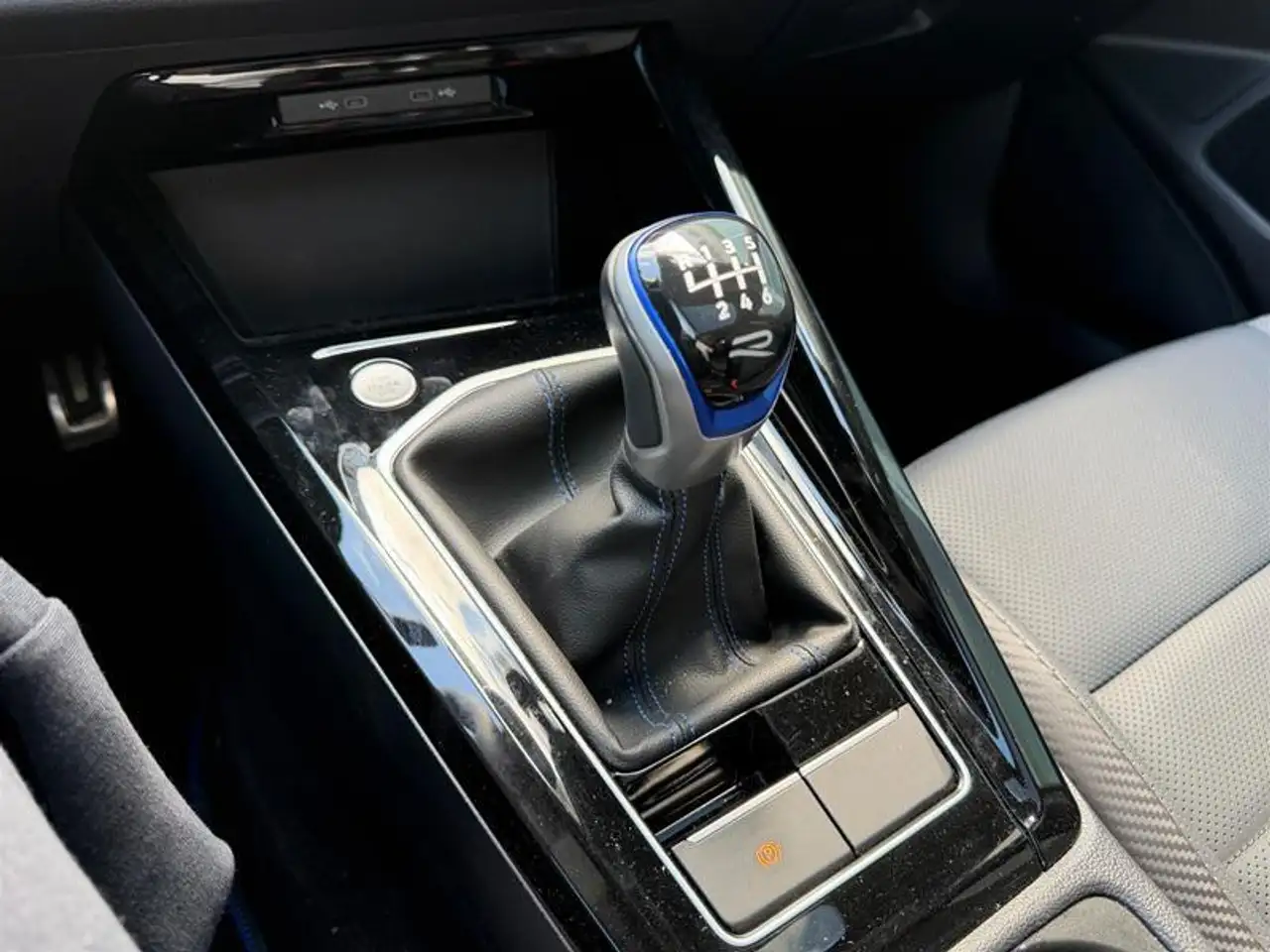 Volkswagen Golf R снимка Volkswagen Golf R