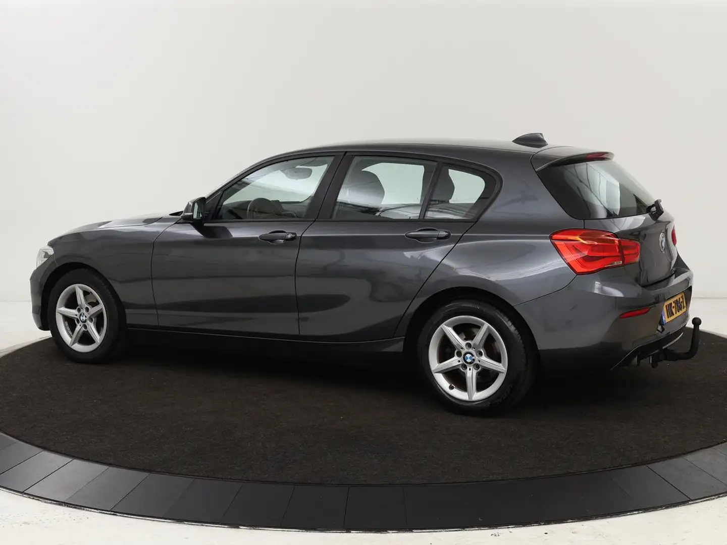BMW 118 1-serie 118i Executive | Full LED | Navigatie | Cl Grijs - 2