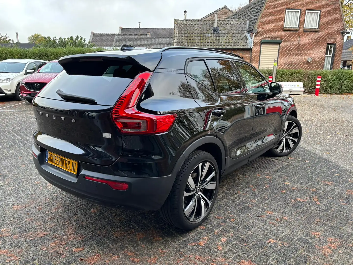 Volvo XC40 1.5 T5 Recharge R-Design,Camera,1 jaar garantie Zwart - 2