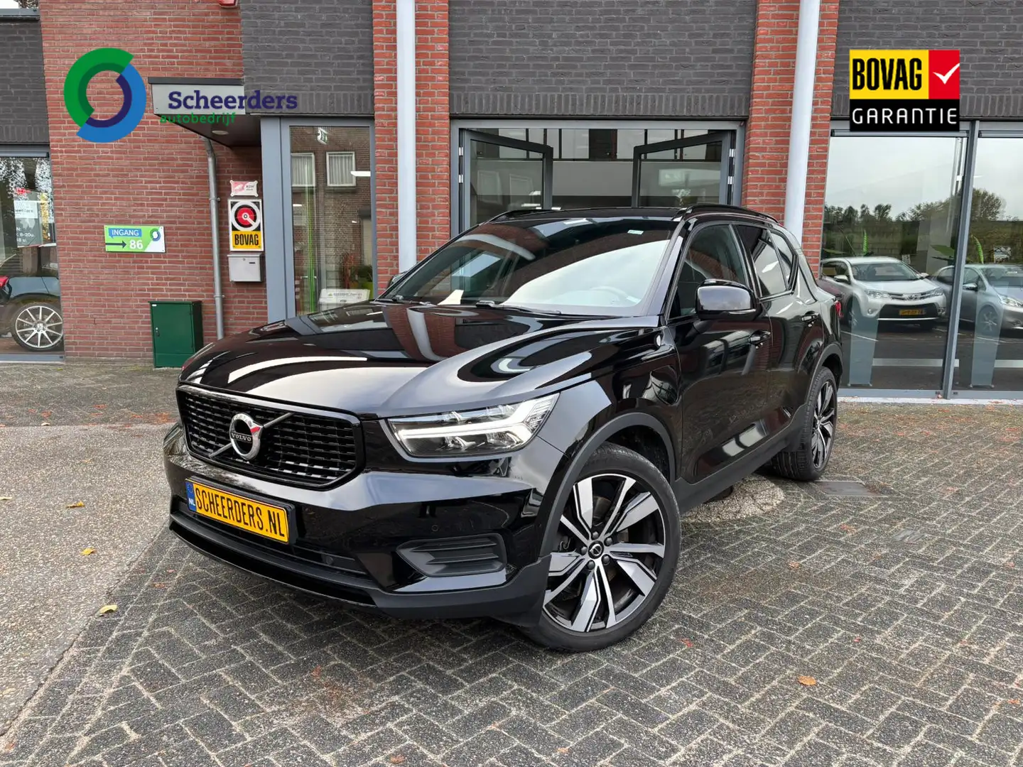 Volvo XC40 1.5 T5 Recharge R-Design,Camera,1 jaar garantie Zwart - 1