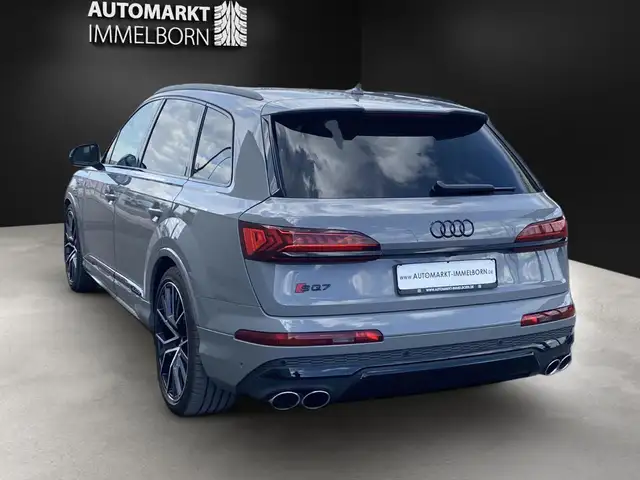 Audi SQ7 view 6