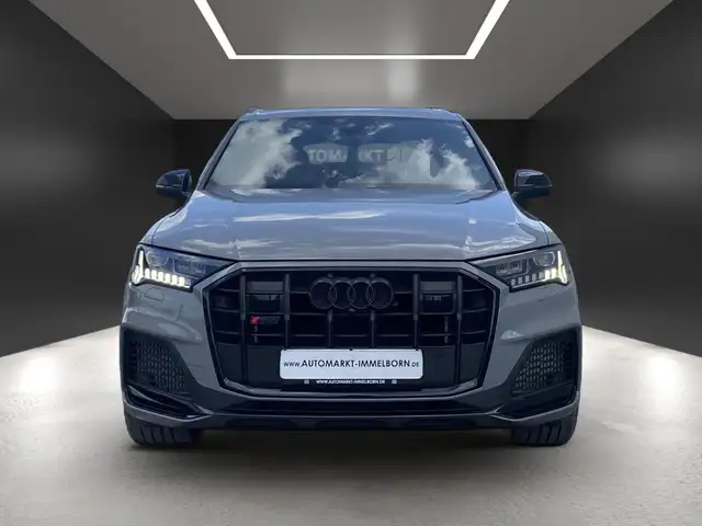 Audi SQ7 view 9
