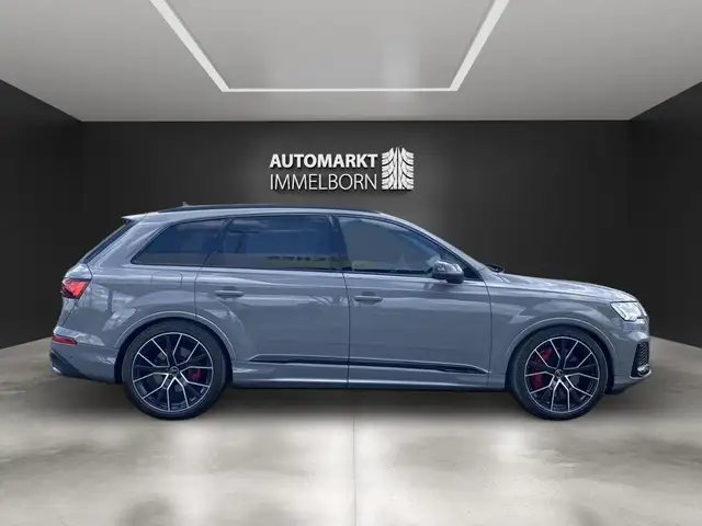 Audi SQ7 view 11