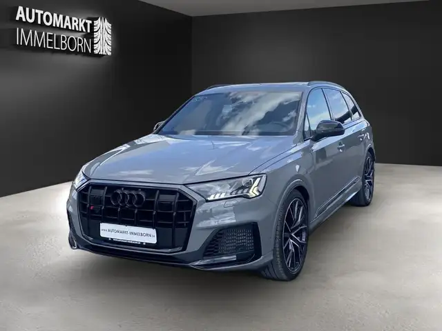 Audi SQ7 view 3