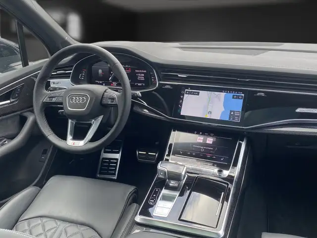 Audi SQ7 view 12