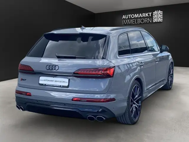 Audi SQ7 view 7