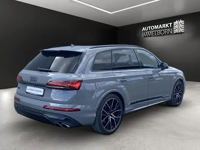 Audi SQ7 view 8