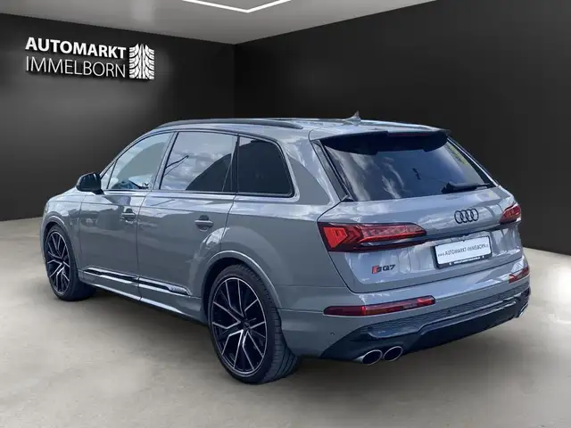 Audi SQ7 view 5