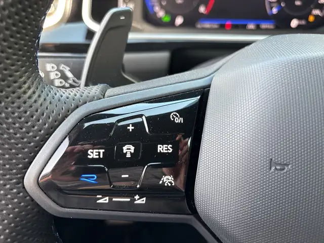 Volkswagen T-Roc view 17